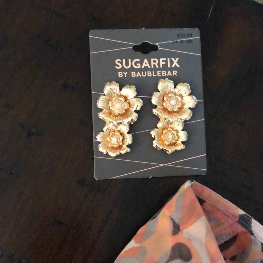 NWT Gold floral earrings - outfit bundle available